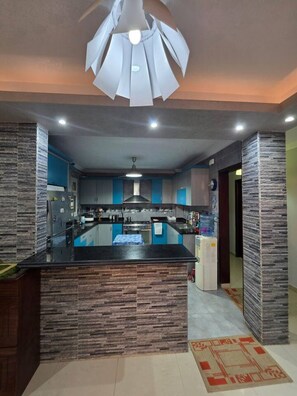 Coffee/tea maker, dining tables