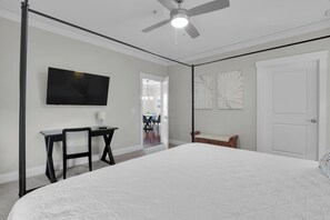 Työpöytä, ilmainen Wi-Fi, vuodevaatteet