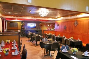 Dining - Budget Host Inn Niagara Falls (Niagara Falls)