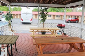 Tempat makan outdoor