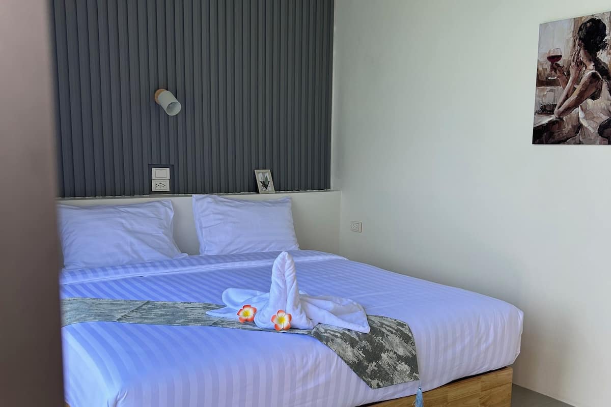 Deluxe Room, Non Smoking, Pool View | Free WiFi