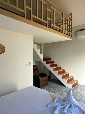 Deluxe-Vierbettzimmer, Nichtraucher, Poolblick