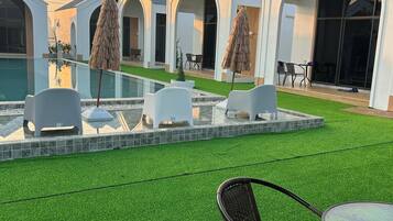 Kolam renang terbuka