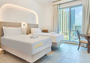 2 bedrooms, iron/ironing board, WiFi, bed sheets - Fully Furnished 2 Bed in Dubai Marina hosted by Desert City Stays (Dubai)