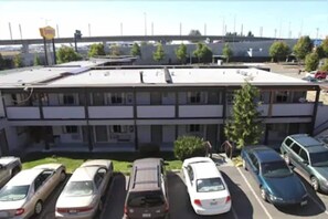 Property grounds - Seatac Inn and Airport Parking (SeaTac)