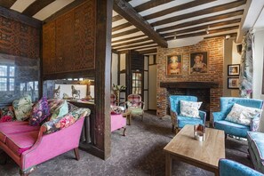 Interior - The White Horse Hotel & Brasserie (Romsey)