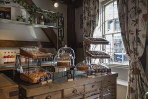 Dining - The White Horse Hotel & Brasserie (Romsey)