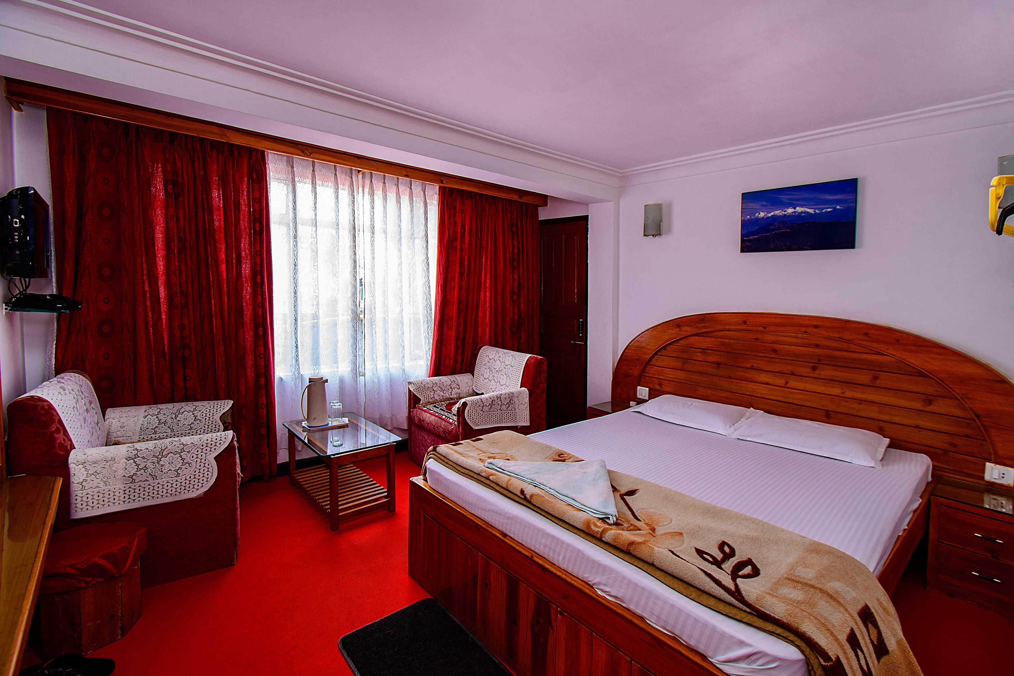 Habitación doble clásica, vista a la ciudad | Escritorio y wifi gratis 