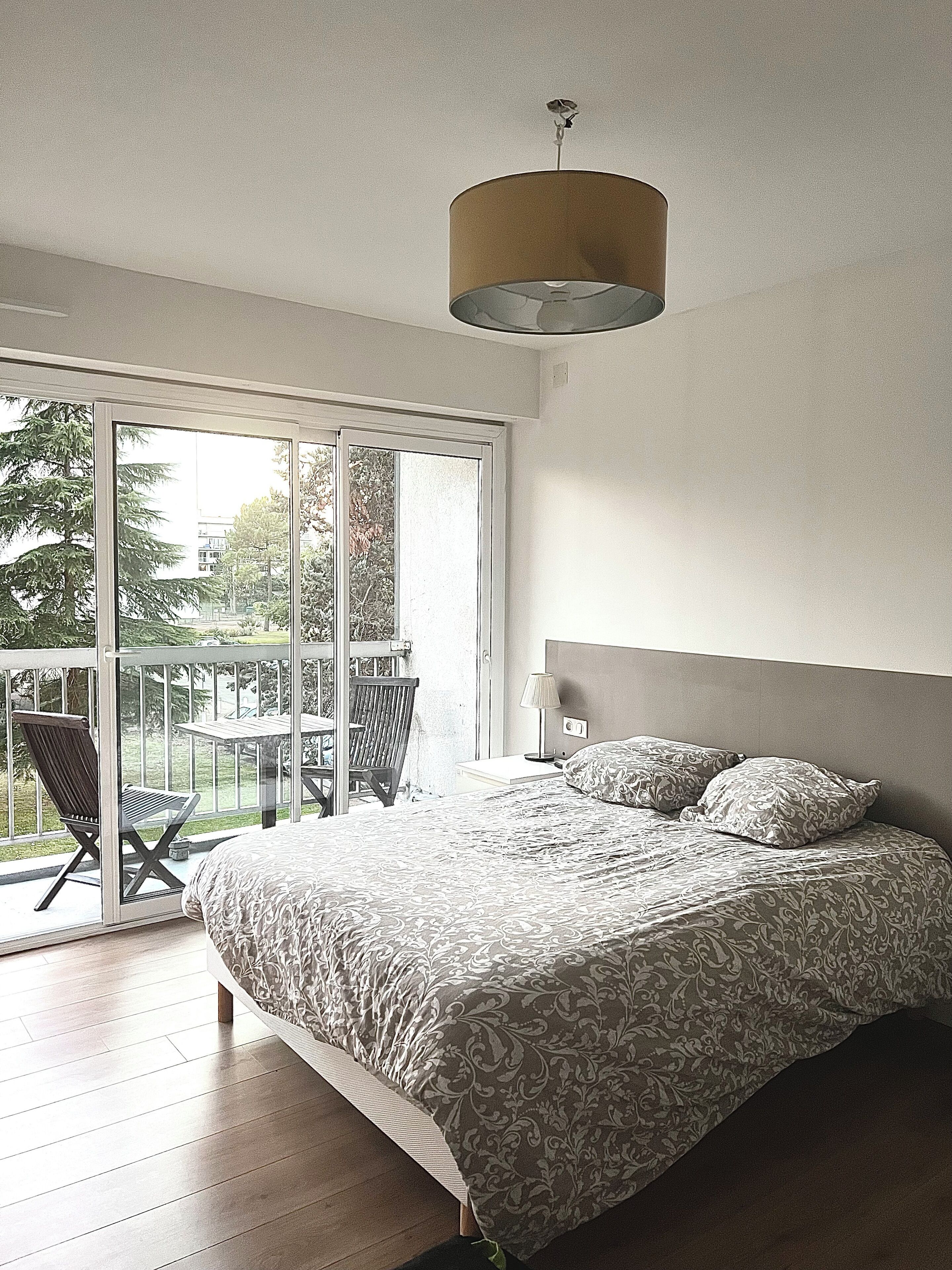 2 habitaciones, tabla de planchar con plancha, wifi y ropa de cama 