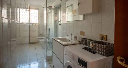 GuestHost - Comfortable 55 sqm ground-floor apartment, ideal for 2 people.The property is located in the Borgo Trebbia–Infrangibile neighborhood, a residential area in the north-west part of the city.Piacenza city center is easily reachable on foot or