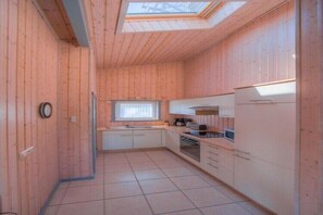 Fridge, microwave, oven, stovetop - Ferienhaus in Rechlin (Rechlin)