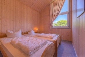 2 bedrooms, travel cot, free WiFi - Ferienhaus in Rechlin (Rechlin)