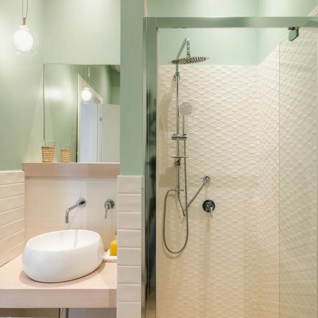 Doccia, asciugacapelli, bidet, asciugamani