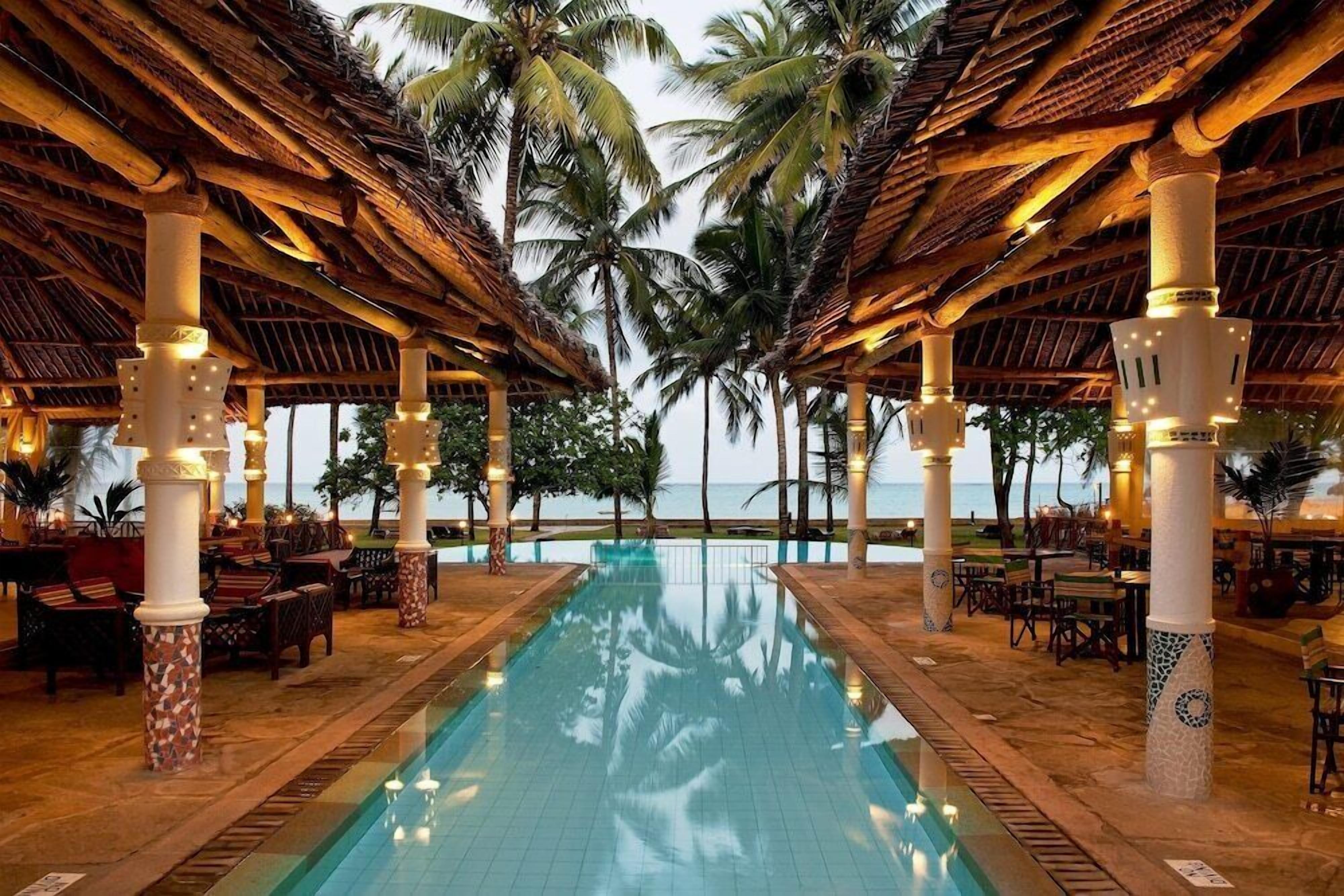 حمّام سباحة خارجي