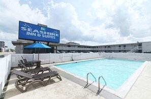 Outdoor pool - Sandpiper INN (Virginia Beach)