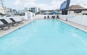 Outdoor pool - Sandpiper INN (Virginia Beach)
