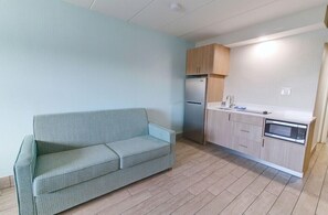 Living area - Sandpiper Inn (Virginia Beach)