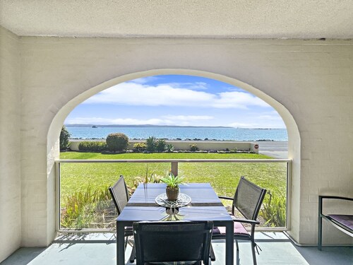 Beachside Apartment Overlooking Casey’s Beach