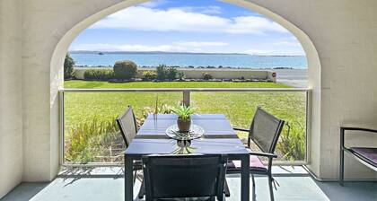 Beachside Apartment Overlooking Casey’s Beach