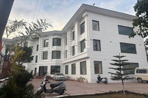 Exterior - Park In By Jolly Plaza (Reasi)