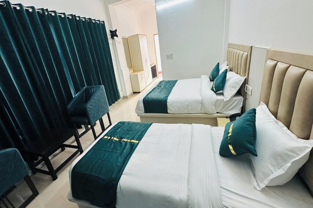 Triple Room | Desk, free WiFi