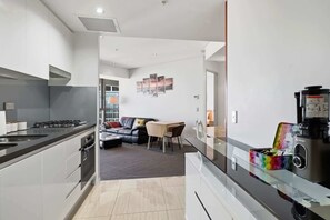 Fridge, microwave, oven, stovetop - Central Brisbane Stay with Gym and Pool Access (Brisbane City)