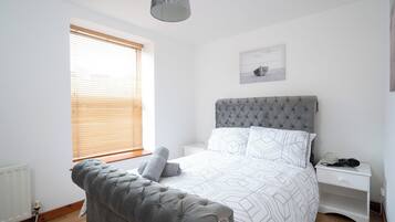 Iron/ironing board, Internet, bed sheets