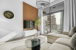 TV, stereo, offices - Perfect Getaway in Downtown l Near Dubai Mall (Downtown)