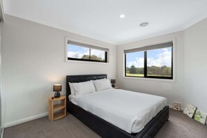 4 chambres, fer et planche à repasser, Wi-Fi, draps fournis