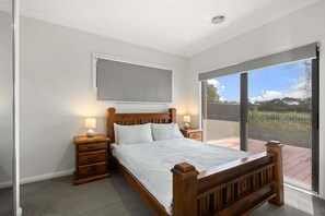 4 bedrooms, iron/ironing board, WiFi, bed sheets