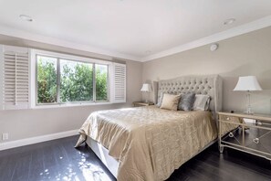 3 bedrooms, in-room safe, desk, iron/ironing board