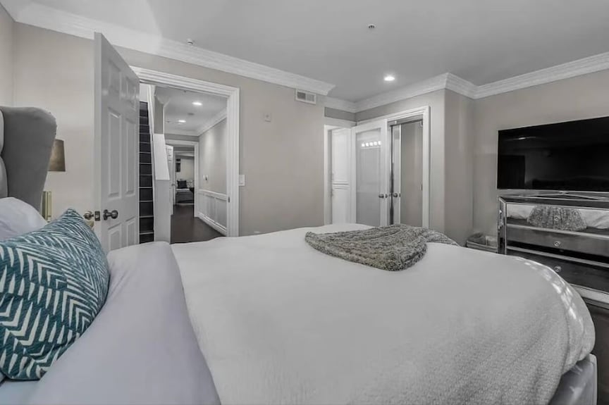 Luxury Hollywood Hills Retreat W/ Private Rooftop & Scenic City Views! - 好萊塢