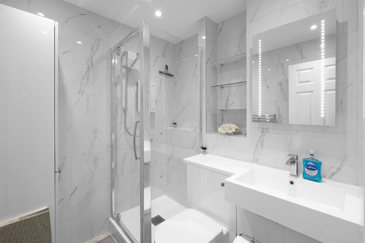 Douche, séchoir à cheveux