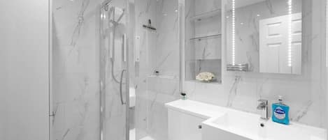Douche, séchoir à cheveux
