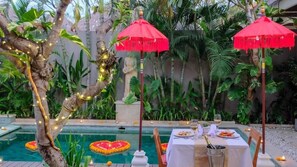 屋外ダイニングエリア