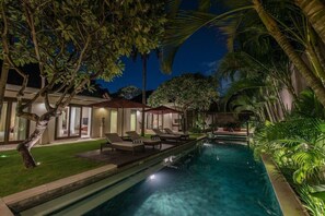 Outdoor pool - Chandra Luxury Villas Bali (Seminyak)