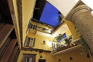 Exterior detail - Blue Nest apartment (Locarno)