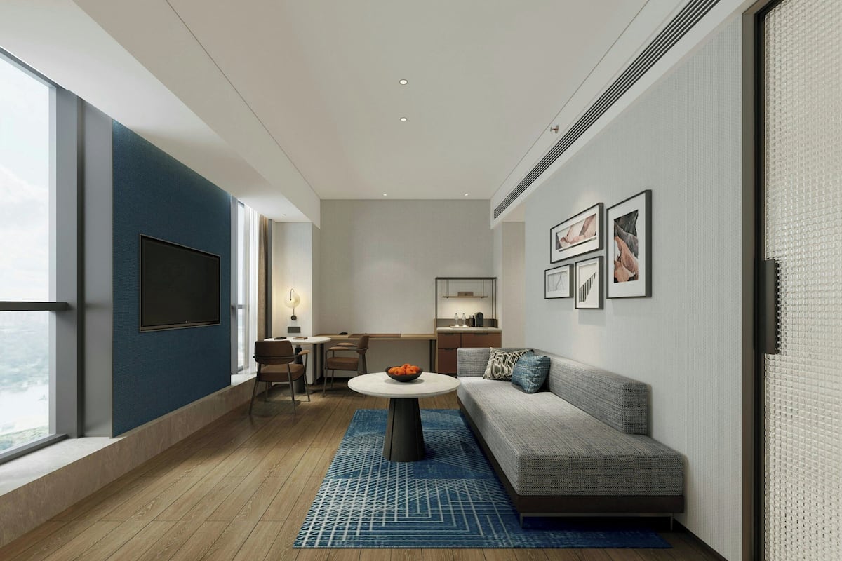 Premier Suite, 1 King Bed, Mountain View