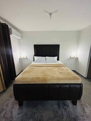 Iron/ironing board, Internet - Modern Luxury Condo with Pool Access in Kingston, Jamaica (Kingston)