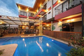 Outdoor pool - La Fortuna Downtown Boutique Hotel (La Fortuna)