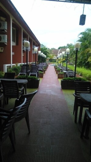 Outdoor dining - Ginger Tree Boutique Resort (Anjuna)