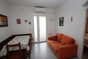 Interior - Tranquil Villa for 6 in Rosolina Mare (Rosolina Mare RO)