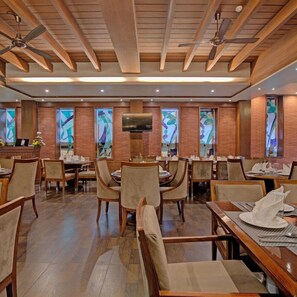 Dining - Godwin Hotel (Candolim)
