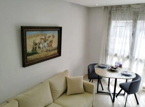 Living area - High-quality central apartment with parking (Dar-el-Beida)