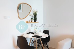 Apartment, Balcony | Dining - Bloomfields Spectacular STU Julphar (Abu Dhabi)