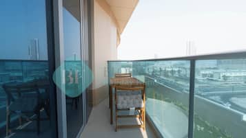 Apartment, Balcony | Outdoor dining