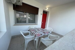 Outdoor dining - Spacious Italian Villa near Beach (Rosolina Mare RO)