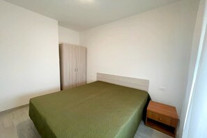 2 bedrooms, free WiFi - Spacious Italian Villa near Beach (Rosolina Mare RO)