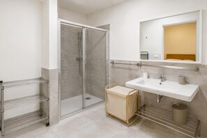 Bathroom - Cozy Apartment in Rosolina for 4 (Rosolina Mare RO)
