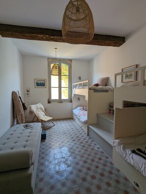 4 bedrooms, WiFi, bed sheets - La maison de Gena (Arles)